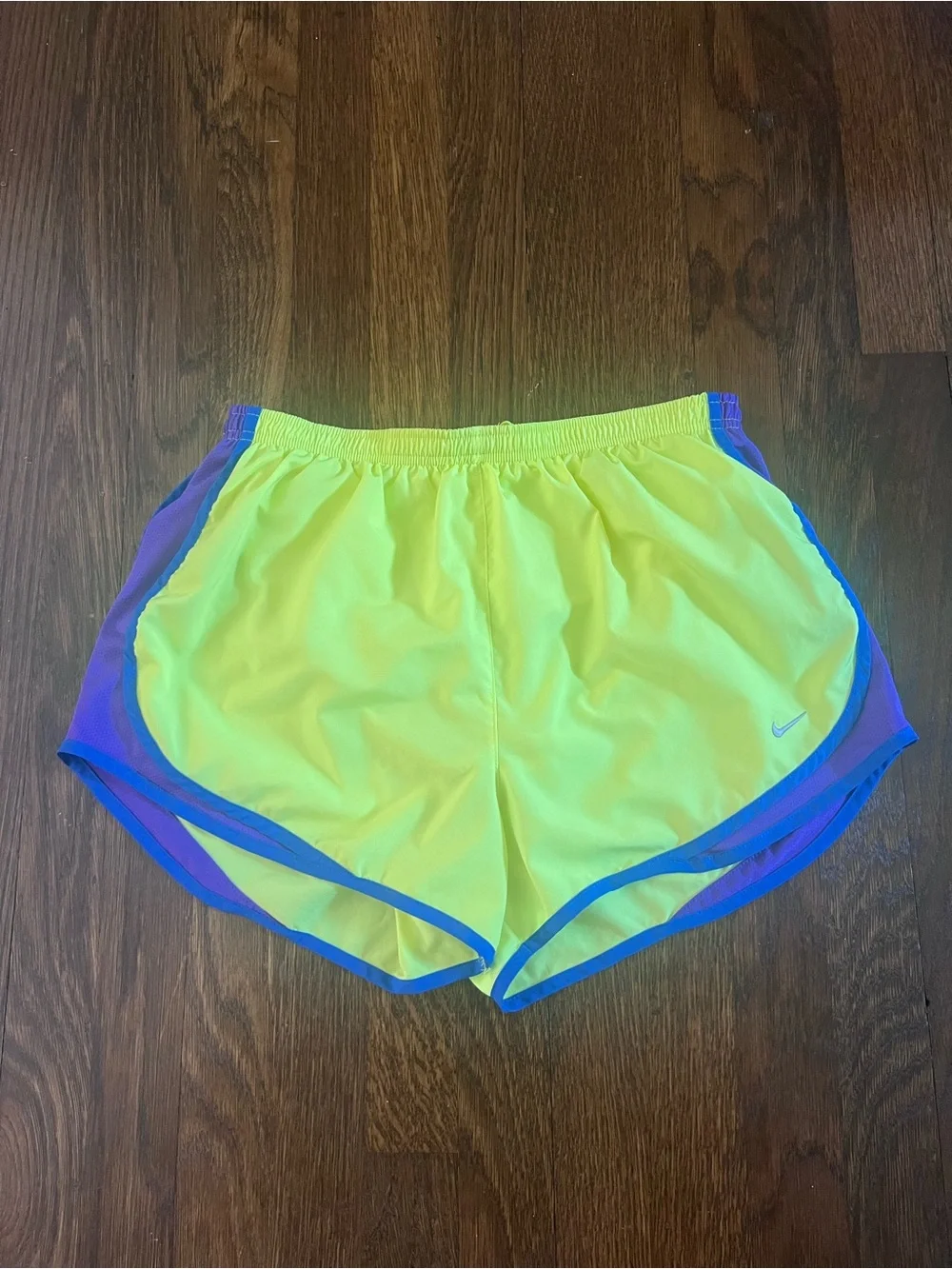 Nike shorts size L